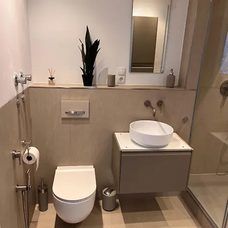 Ruhiges Designer In Zentrum & Rheinnaehe Bonn