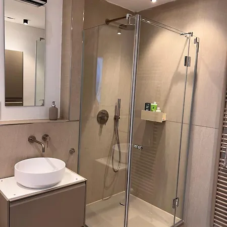 Ruhiges Designer In Zentrum & Rheinnaehe *